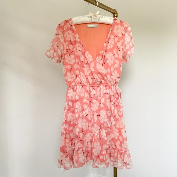 Abercrombie & Fitch Dresses & Skirts - A&F short sleeve easy waist mini dress